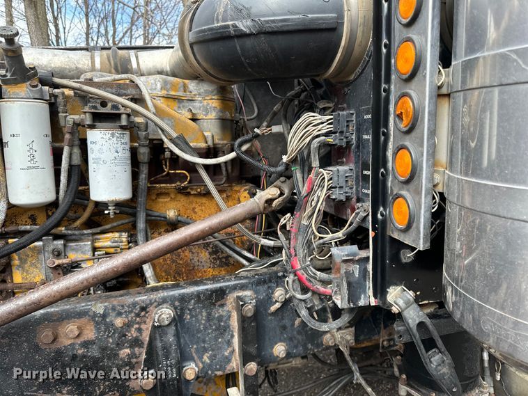 image for item LR9300 1990 Peterbilt  379 dump truck