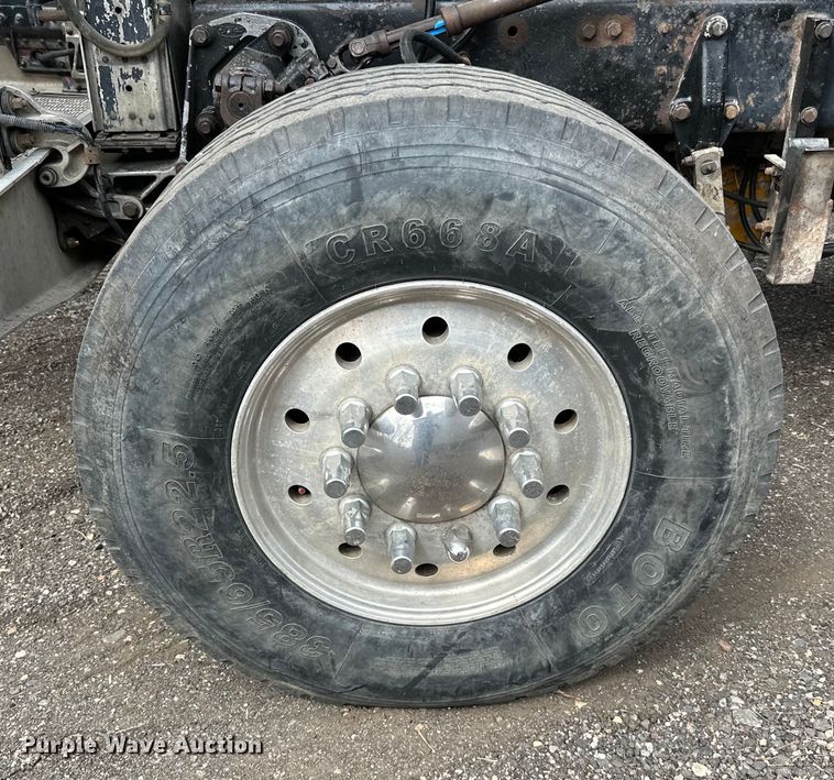 image for item LR9300 1990 Peterbilt  379 dump truck