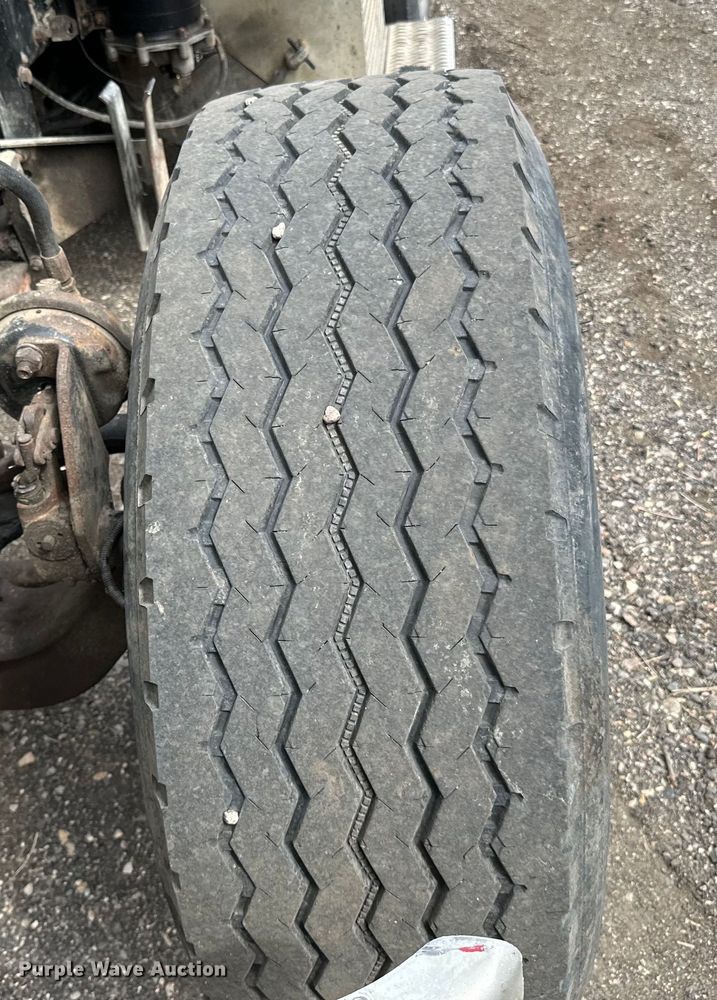 image for item LR9300 1990 Peterbilt  379 dump truck