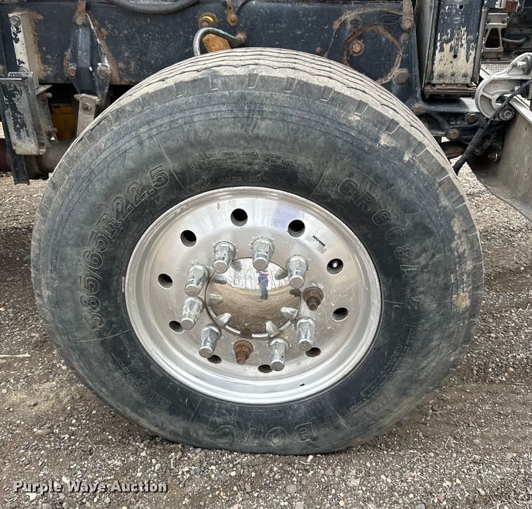 image for item LR9300 1990 Peterbilt  379 dump truck