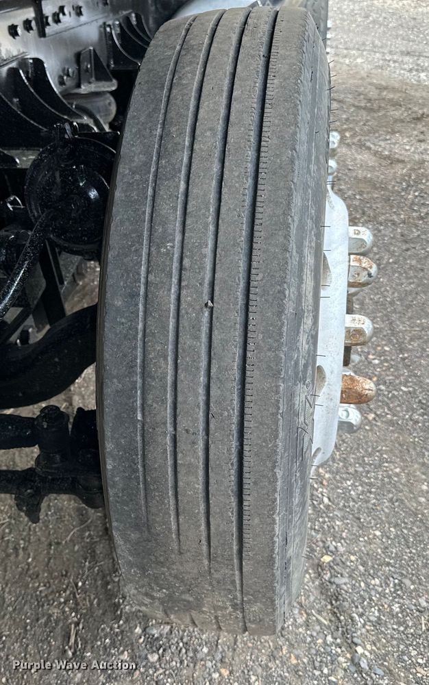 image for item LR9300 1990 Peterbilt  379 dump truck