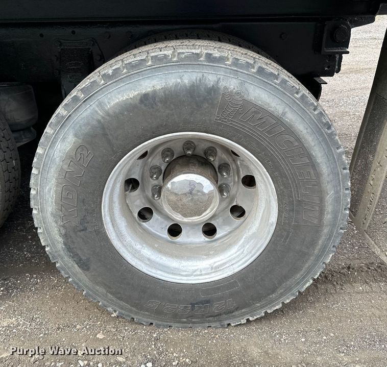 image for item LR9300 1990 Peterbilt  379 dump truck