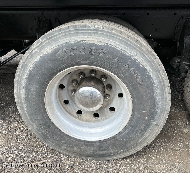 image for item LR9300 1990 Peterbilt  379 dump truck