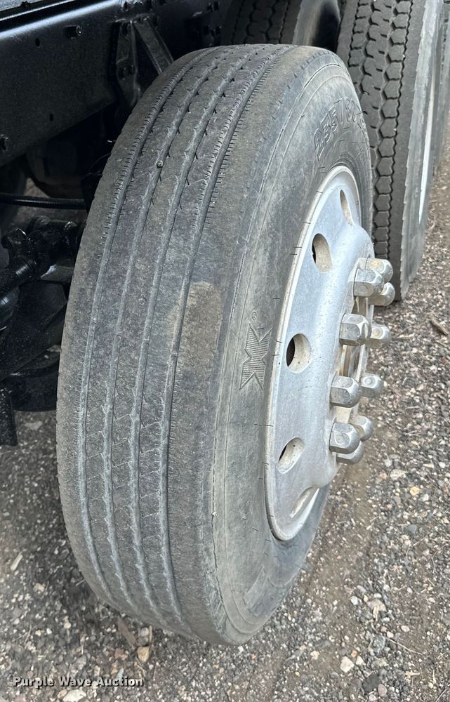 image for item LR9300 1990 Peterbilt  379 dump truck