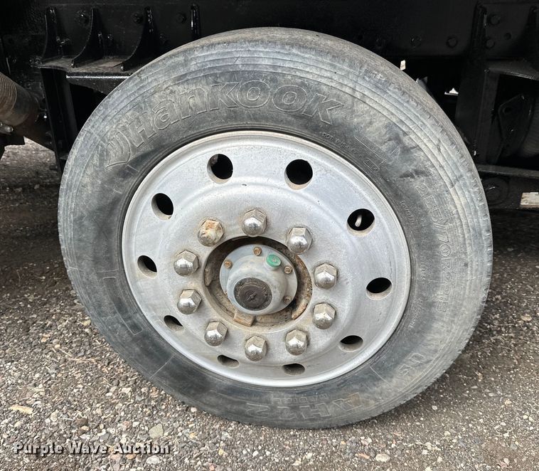 image for item LR9300 1990 Peterbilt  379 dump truck