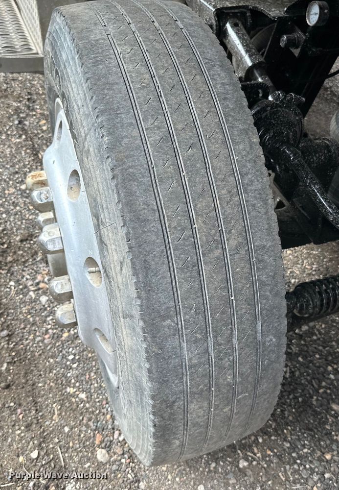 image for item LR9300 1990 Peterbilt  379 dump truck