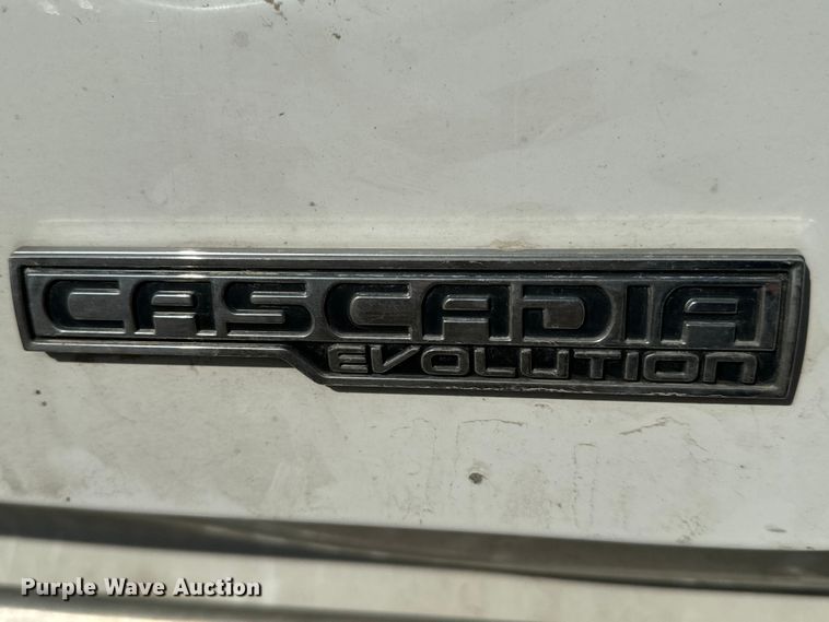 image for item NH9020 2018 Freightliner  Cascadia Evolution CA125SLP semi truck