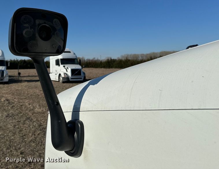 image for item NH9020 2018 Freightliner  Cascadia Evolution CA125SLP semi truck