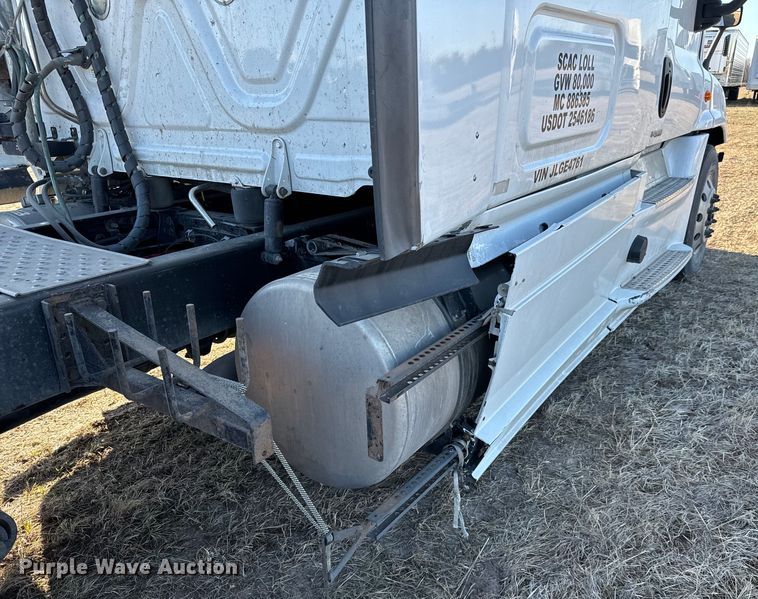 image for item NH9020 2018 Freightliner  Cascadia Evolution CA125SLP semi truck