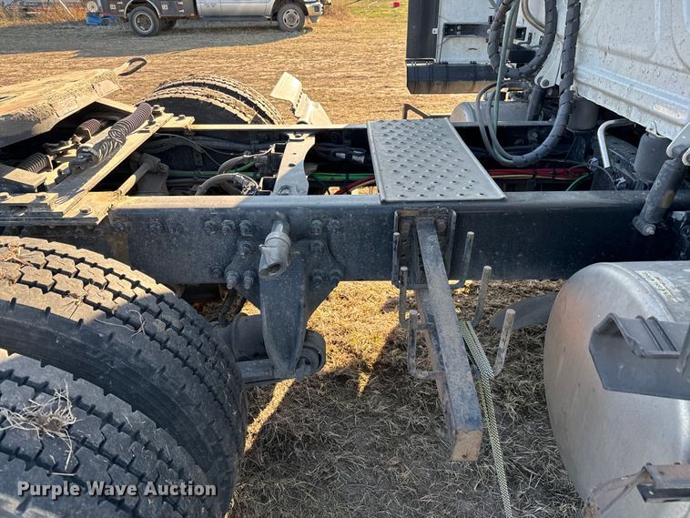 image for item NH9020 2018 Freightliner  Cascadia Evolution CA125SLP semi truck