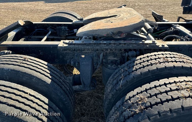 image for item NH9020 2018 Freightliner  Cascadia Evolution CA125SLP semi truck