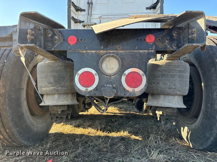 image for item NH9020 2018 Freightliner  Cascadia Evolution CA125SLP semi truck