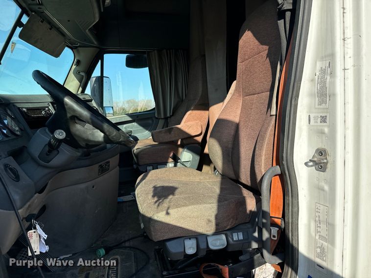 image for item NH9020 2018 Freightliner  Cascadia Evolution CA125SLP semi truck