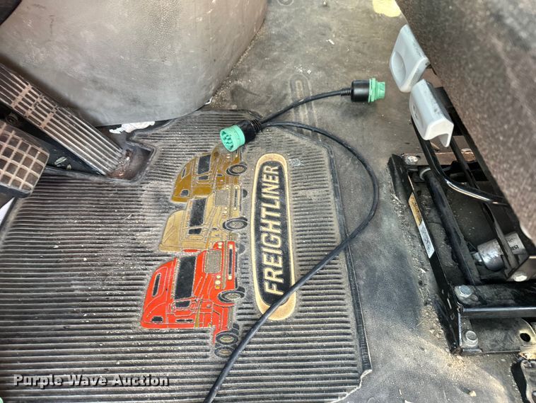 image for item NH9020 2018 Freightliner  Cascadia Evolution CA125SLP semi truck