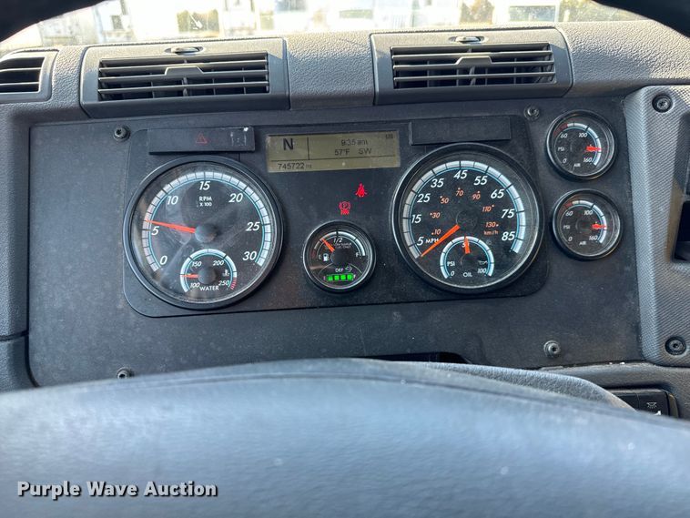 image for item NH9020 2018 Freightliner  Cascadia Evolution CA125SLP semi truck