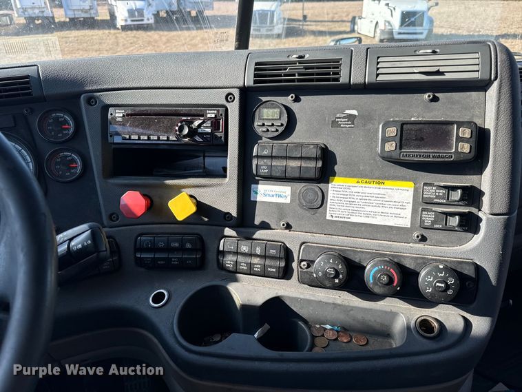 image for item NH9020 2018 Freightliner  Cascadia Evolution CA125SLP semi truck