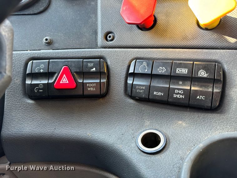 image for item NH9020 2018 Freightliner  Cascadia Evolution CA125SLP semi truck