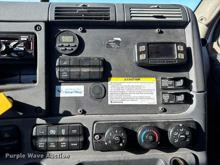 image for item NH9020 2018 Freightliner  Cascadia Evolution CA125SLP semi truck