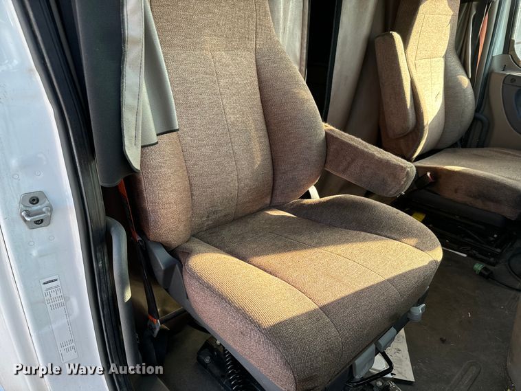 image for item NH9020 2018 Freightliner  Cascadia Evolution CA125SLP semi truck