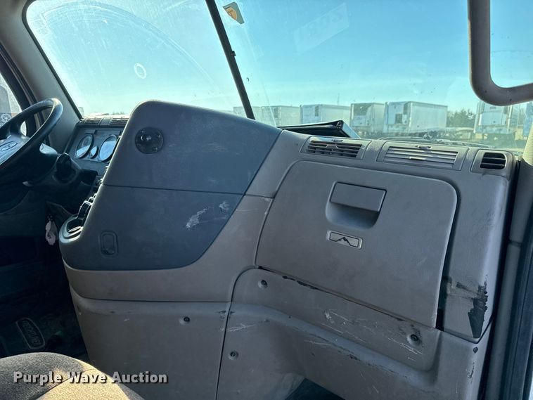 image for item NH9020 2018 Freightliner  Cascadia Evolution CA125SLP semi truck