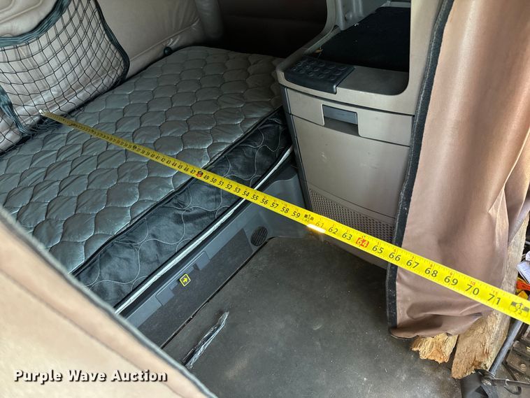 image for item NH9020 2018 Freightliner  Cascadia Evolution CA125SLP semi truck