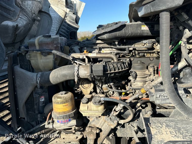 image for item NH9020 2018 Freightliner  Cascadia Evolution CA125SLP semi truck