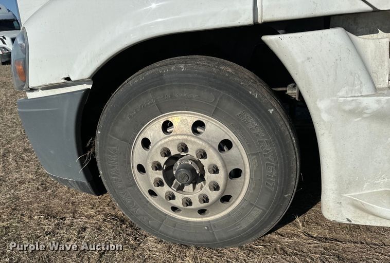 image for item NH9020 2018 Freightliner  Cascadia Evolution CA125SLP semi truck