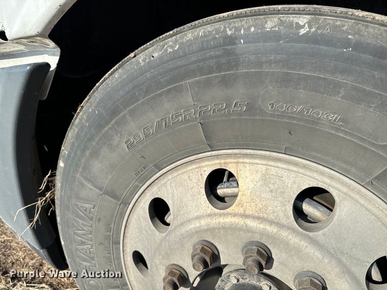 image for item NH9020 2018 Freightliner  Cascadia Evolution CA125SLP semi truck