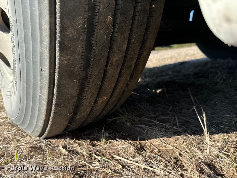 image for item NH9020 2018 Freightliner  Cascadia Evolution CA125SLP semi truck