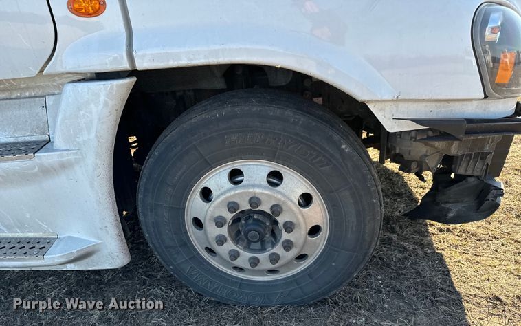 image for item NH9020 2018 Freightliner  Cascadia Evolution CA125SLP semi truck