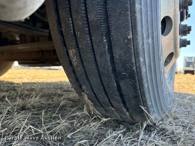 image for item NH9020 2018 Freightliner  Cascadia Evolution CA125SLP semi truck