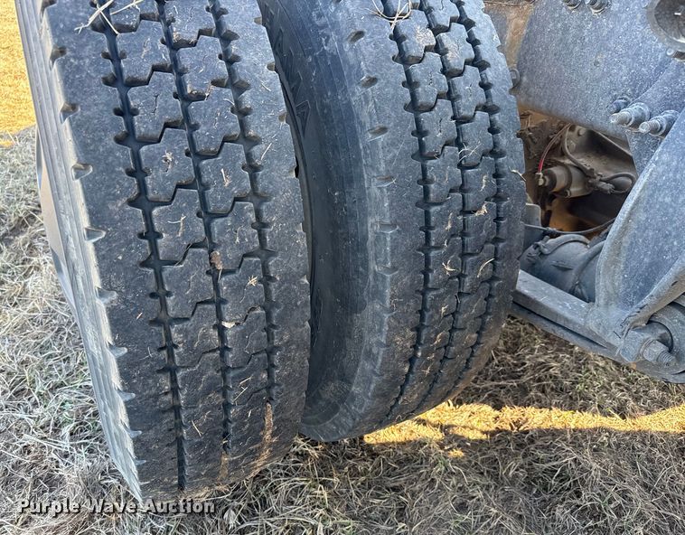 image for item NH9020 2018 Freightliner  Cascadia Evolution CA125SLP semi truck