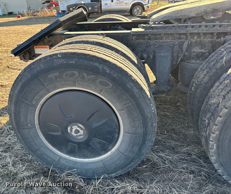 image for item NH9020 2018 Freightliner  Cascadia Evolution CA125SLP semi truck