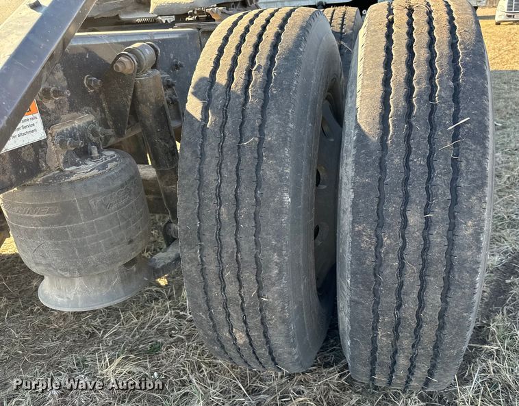 image for item NH9020 2018 Freightliner  Cascadia Evolution CA125SLP semi truck