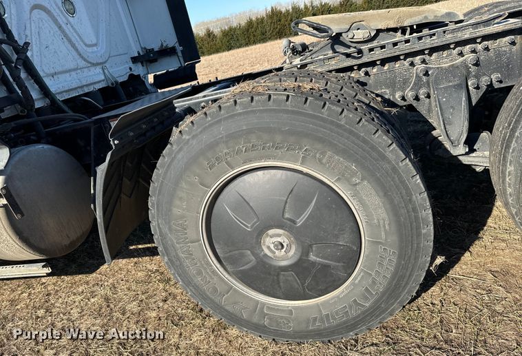 image for item NH9020 2018 Freightliner  Cascadia Evolution CA125SLP semi truck