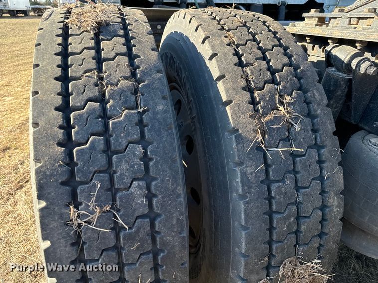 image for item NH9020 2018 Freightliner  Cascadia Evolution CA125SLP semi truck