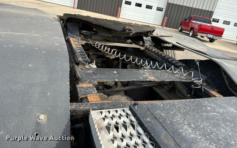 image for item NH9114 2016 Peterbilt 389 semi truck