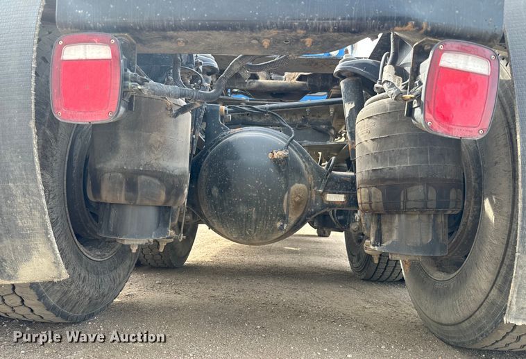 image for item NH9114 2016 Peterbilt 389 semi truck