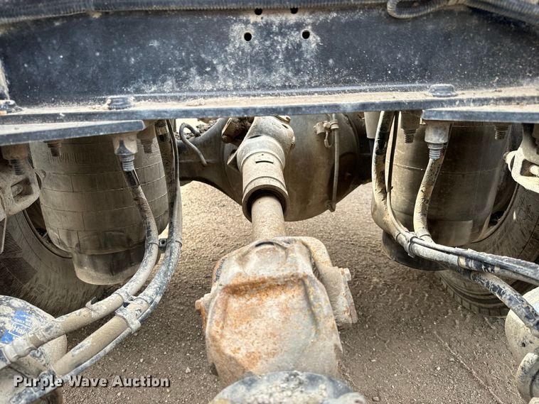 image for item NH9114 2016 Peterbilt 389 semi truck