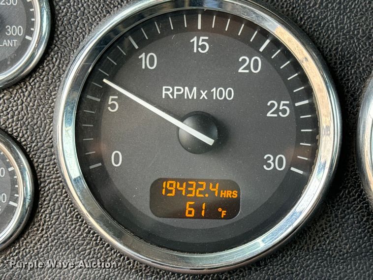 image for item NH9114 2016 Peterbilt 389 semi truck