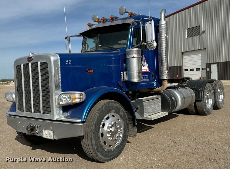 image for item NH9115 2016 Peterbilt 389 semi truck