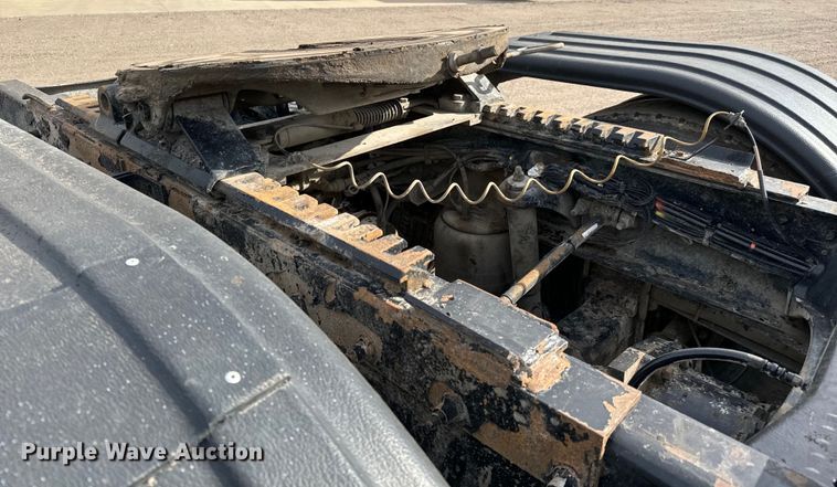 image for item NH9115 2016 Peterbilt 389 semi truck