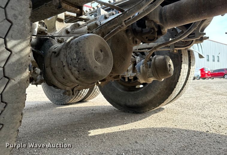 image for item NH9115 2016 Peterbilt 389 semi truck