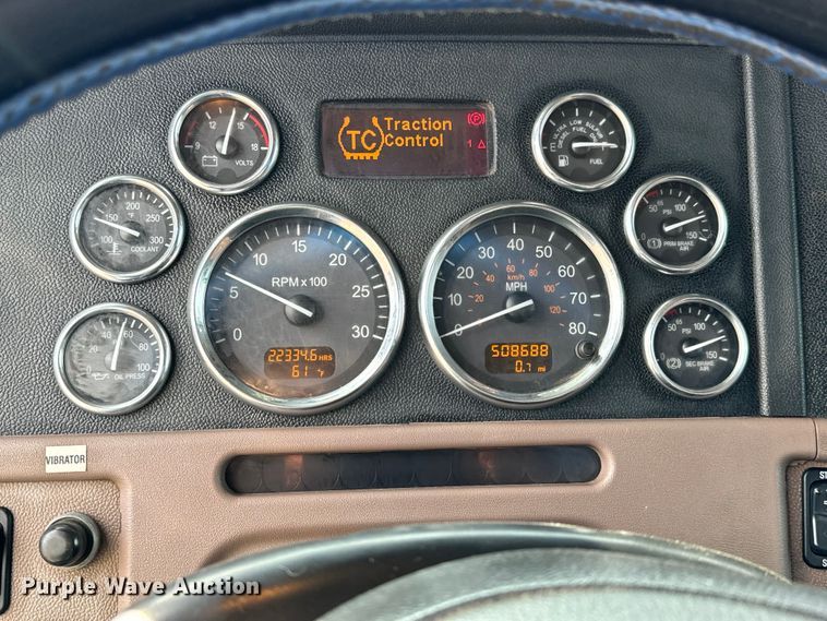 image for item NH9115 2016 Peterbilt 389 semi truck