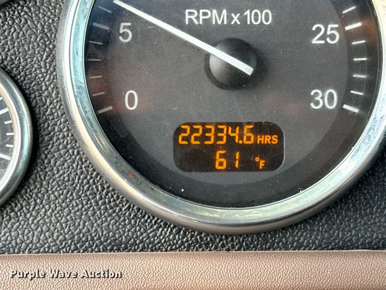 image for item NH9115 2016 Peterbilt 389 semi truck