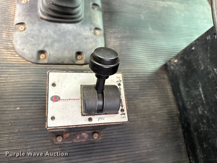 image for item NH9115 2016 Peterbilt 389 semi truck