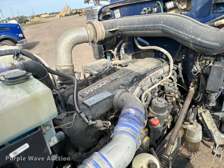 image for item NH9115 2016 Peterbilt 389 semi truck