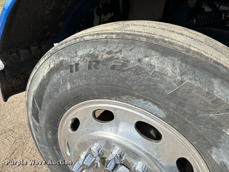 image for item NH9115 2016 Peterbilt 389 semi truck