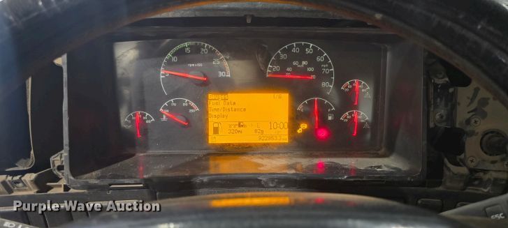 image for item NH9118 2005 Volvo VNL semi truck