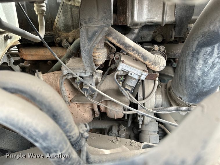 image for item NH9118 2005 Volvo VNL semi truck